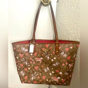Coach tote bag x Gary Baseman limited edition in brown. Reversible. With purse
